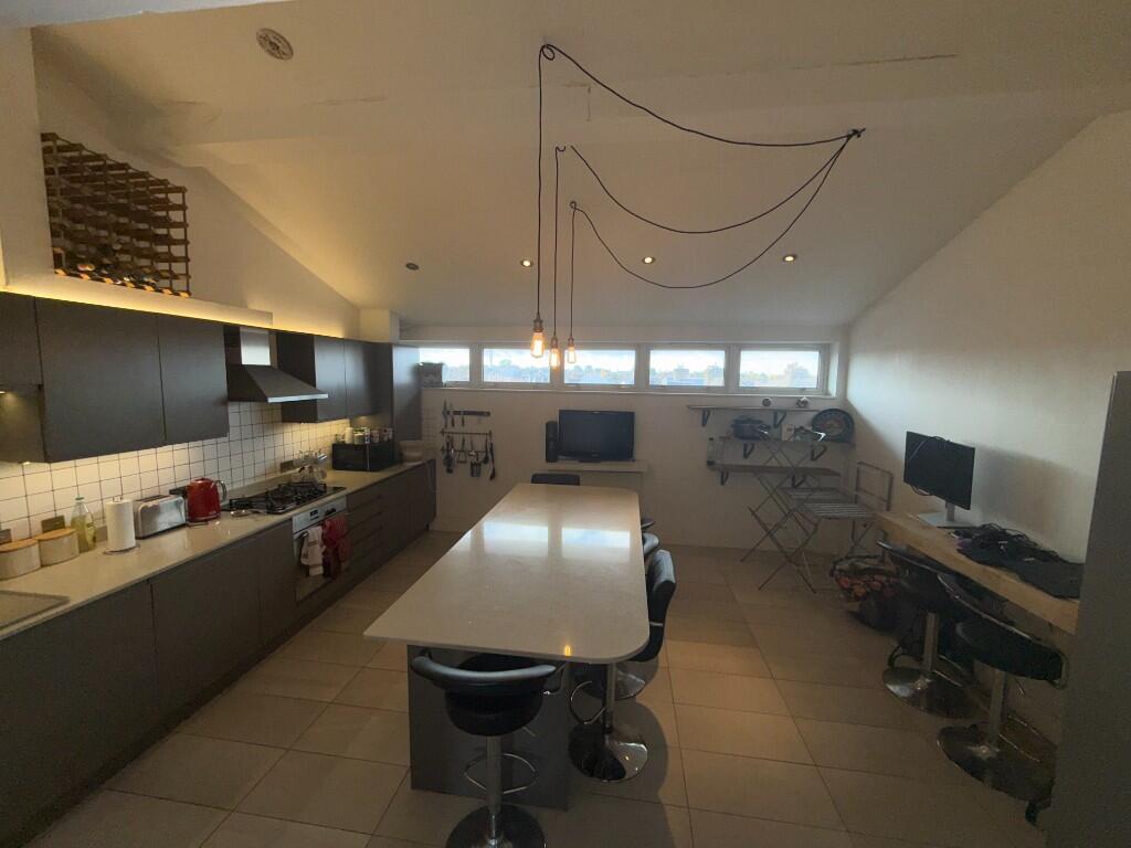 Balham High Road, London, SW17