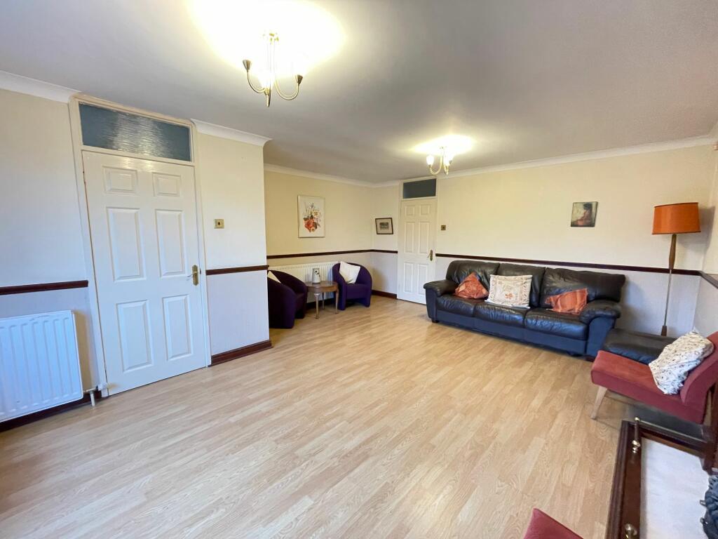 LIVING / DINING ROOM