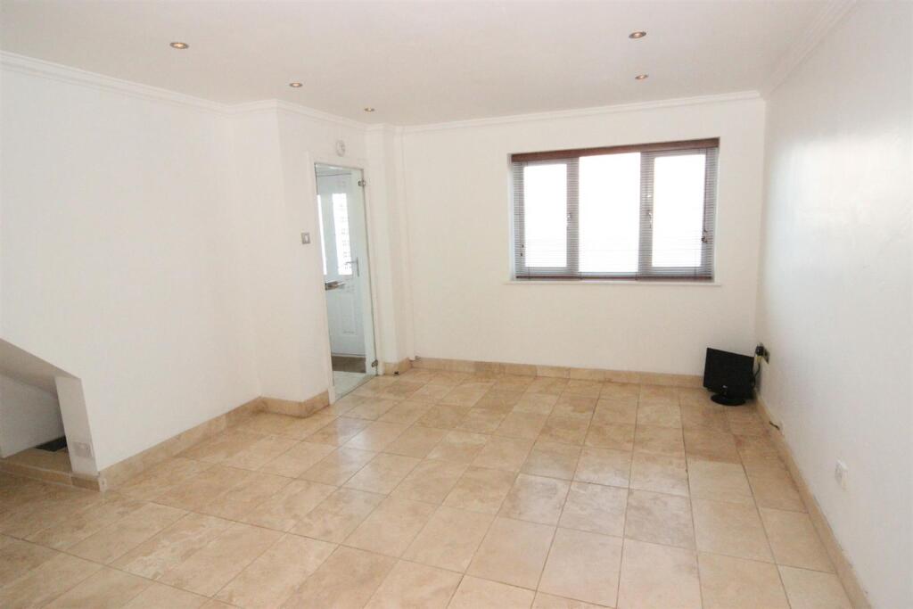 Lounge Aspect 2.jpg