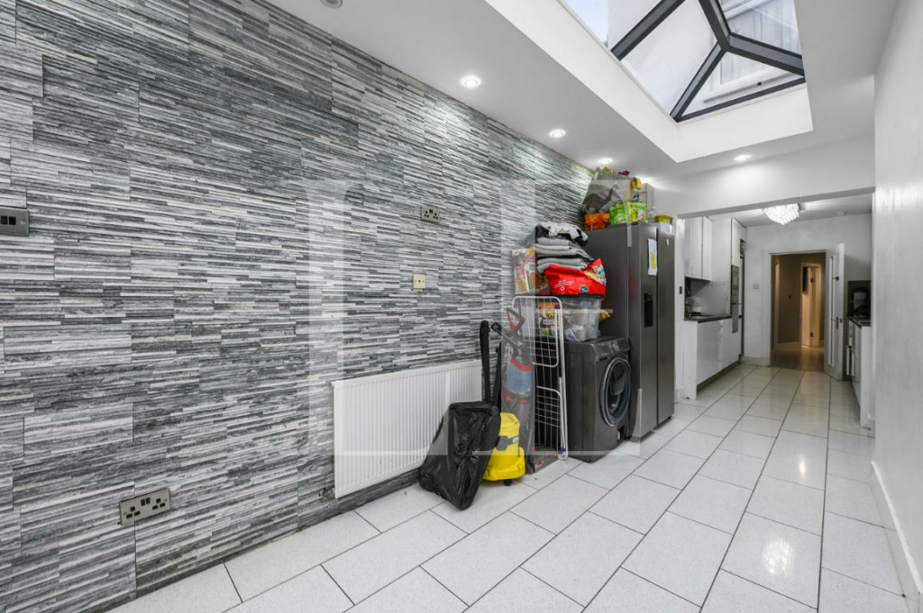 Haselbury Road  (9).png