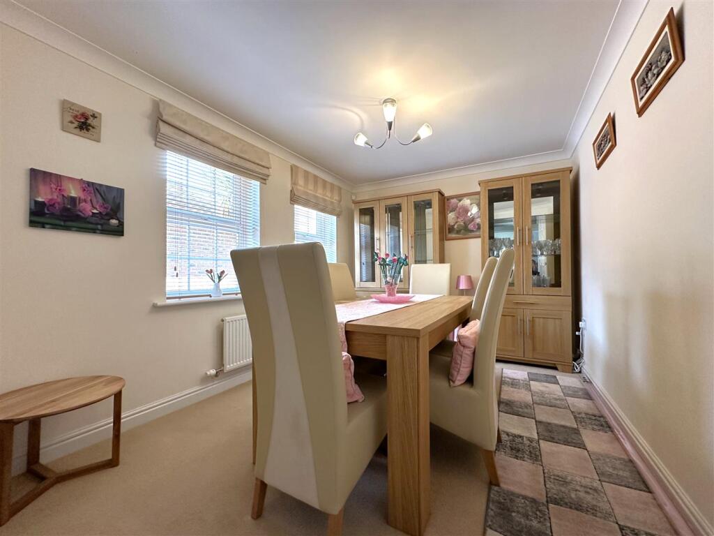 Dining Room 376