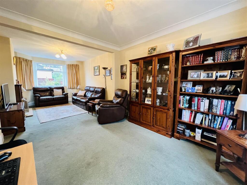 Living and Family Room 4