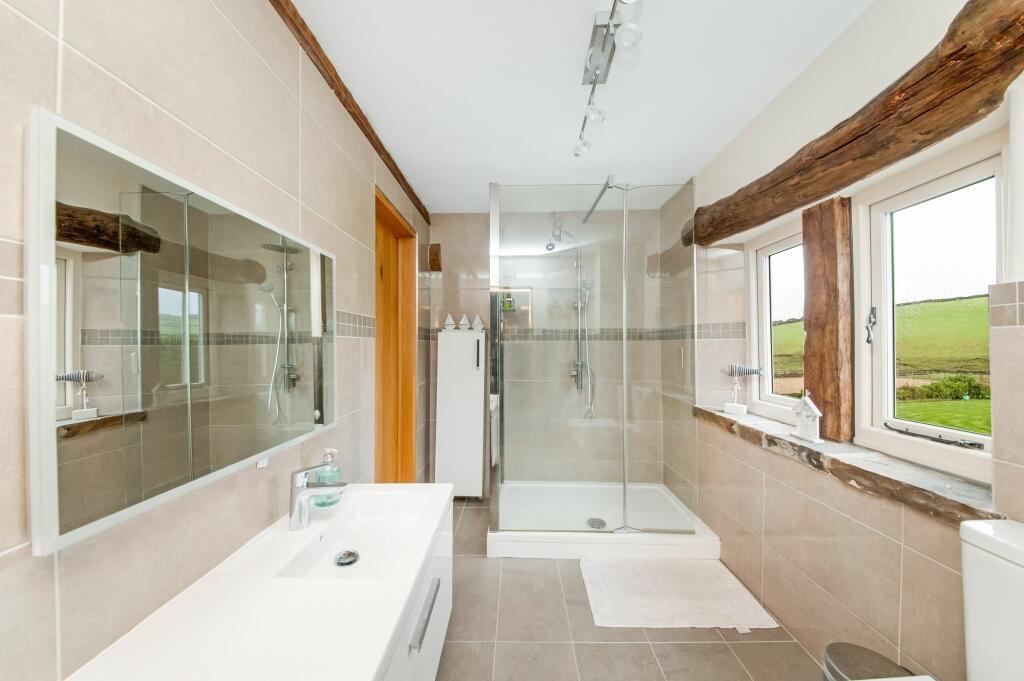 Ensuite to bedroom three and four