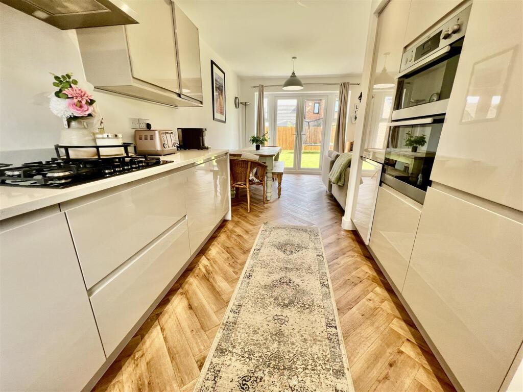 KITCHEN/DINER/PLAYROOM