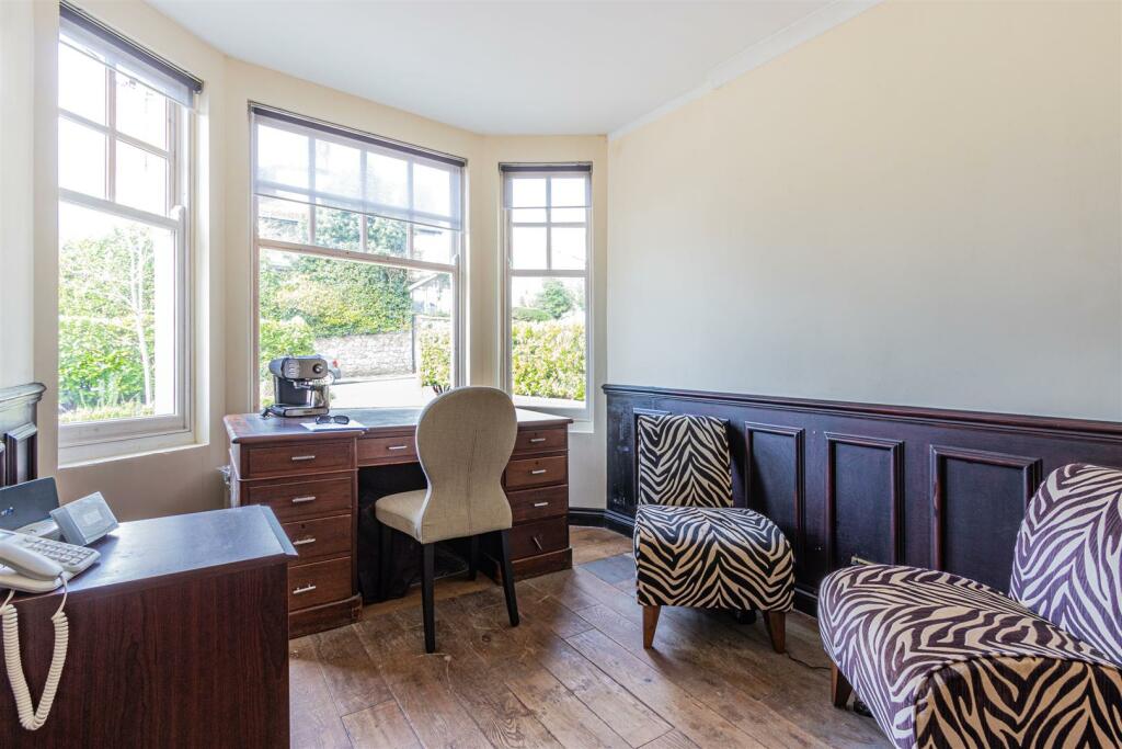 Lake House-22.jpg