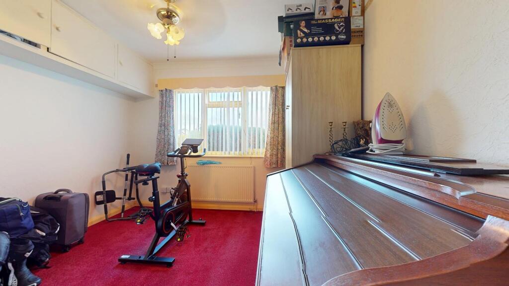 BEDROOM 2