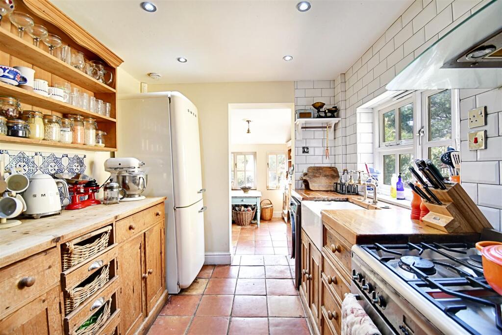 Kitchen 2.jpg