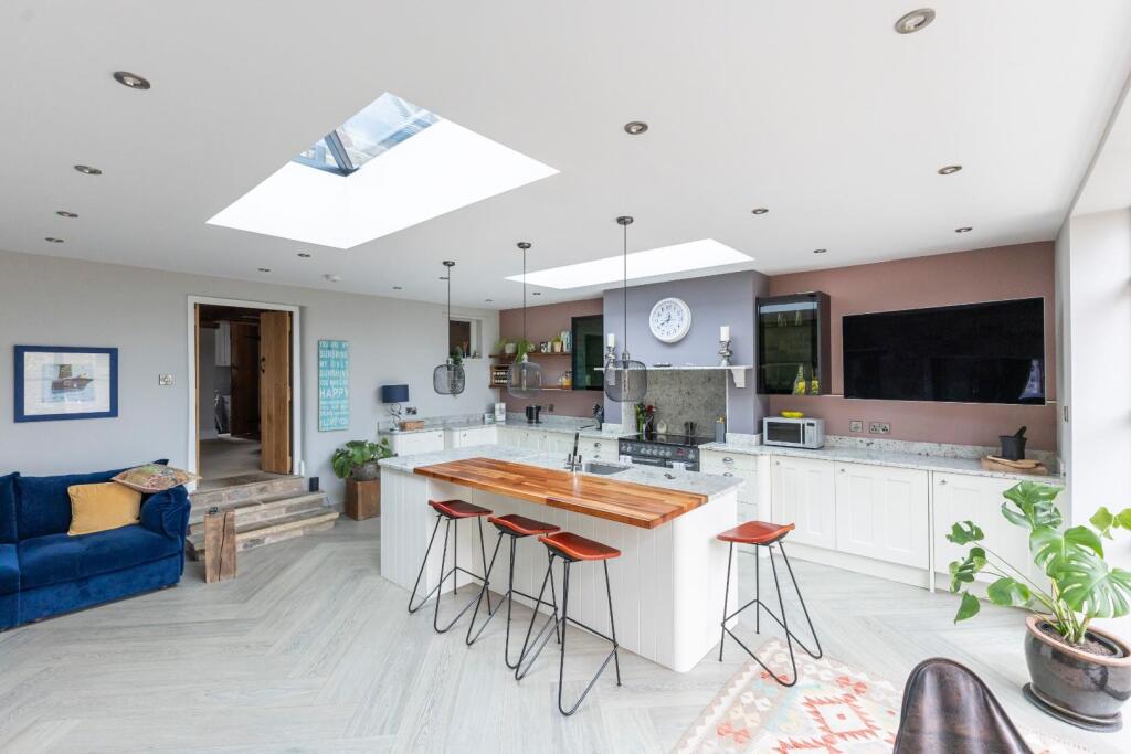 Kitchen to sitting room.jpg