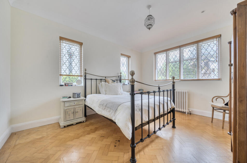 1359689-15-68d6d3...