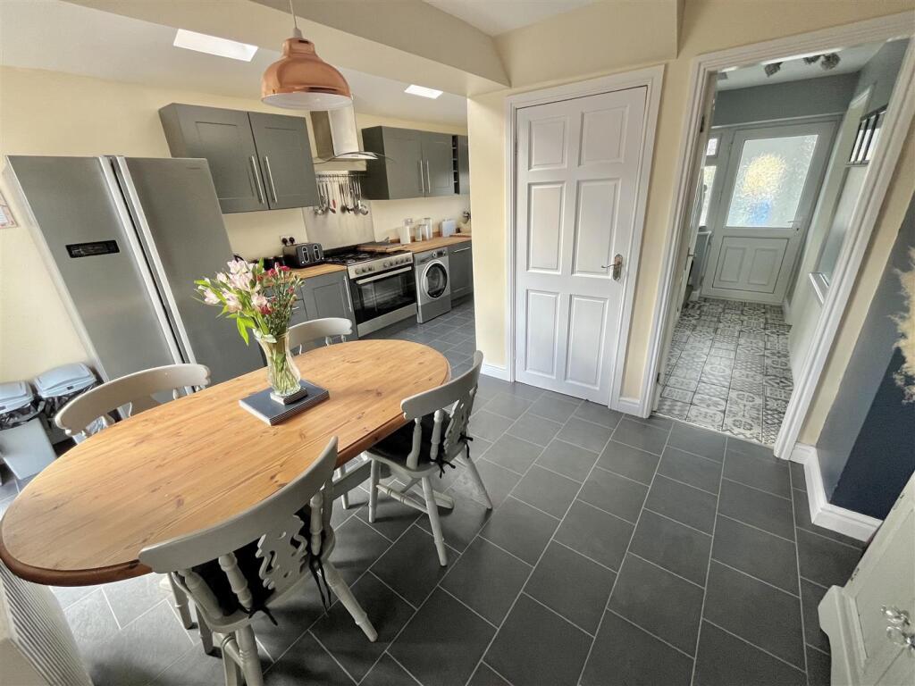 Dining Kitchen Aspect 2