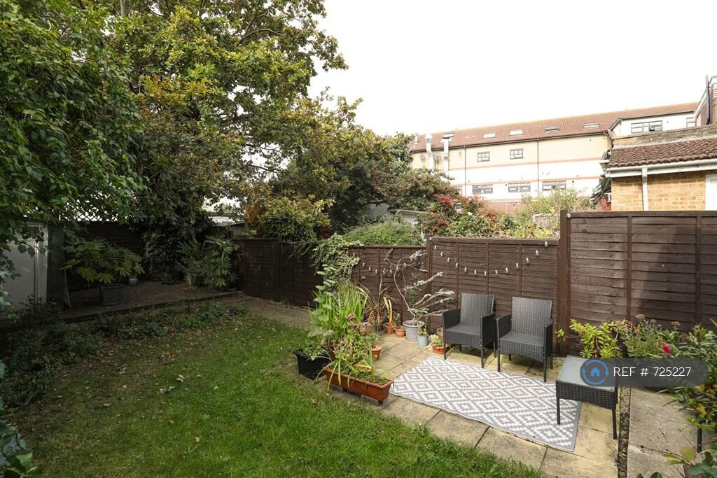Own Garden With Seating Area In The Sun