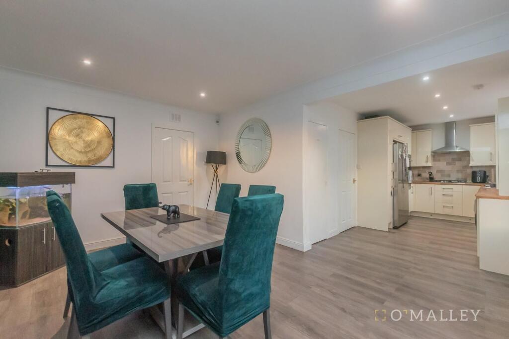 Dining Room &amp; Kitchen