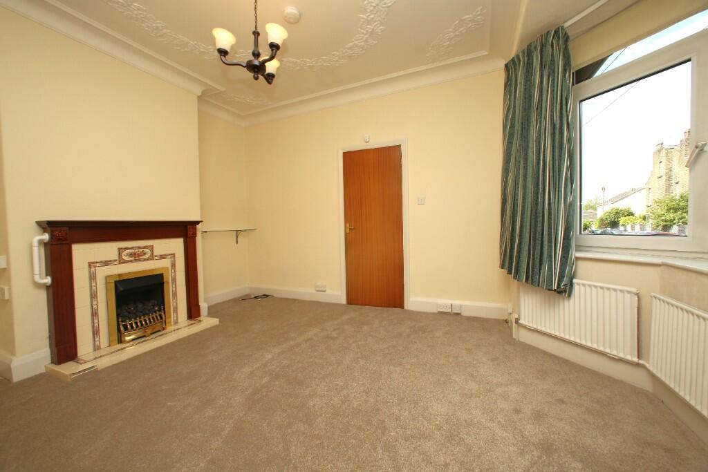 Lounge/Bed 1