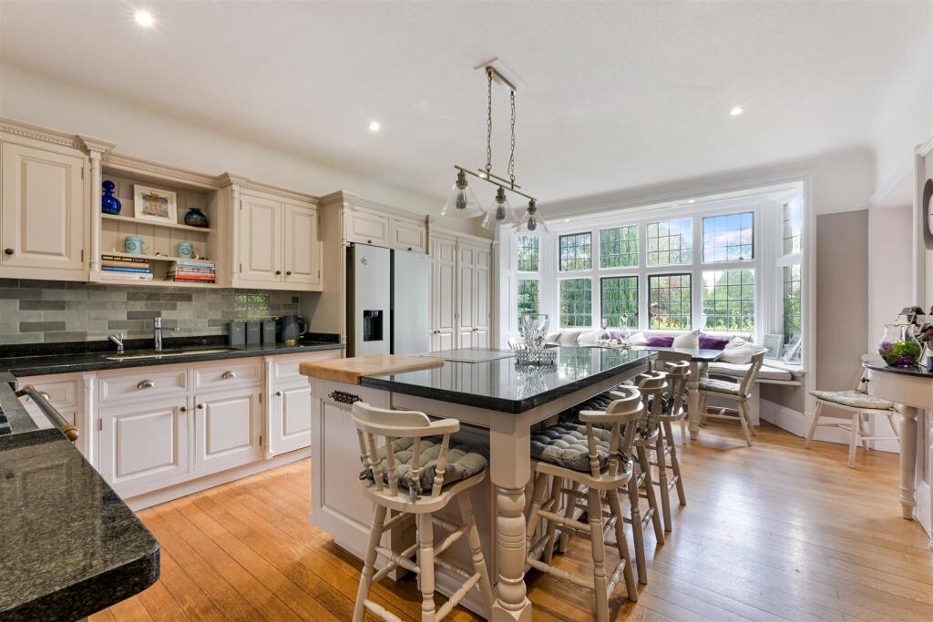 FAR END (INTERNALS) (15).jpg