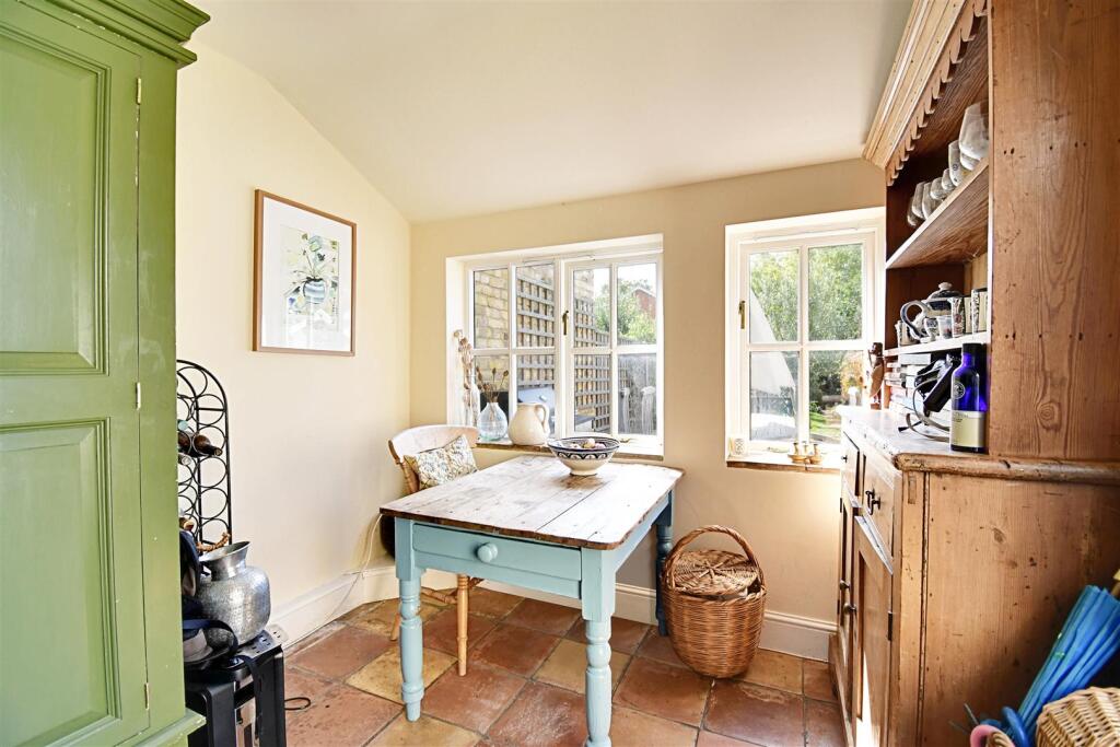 Dining Area.jpg