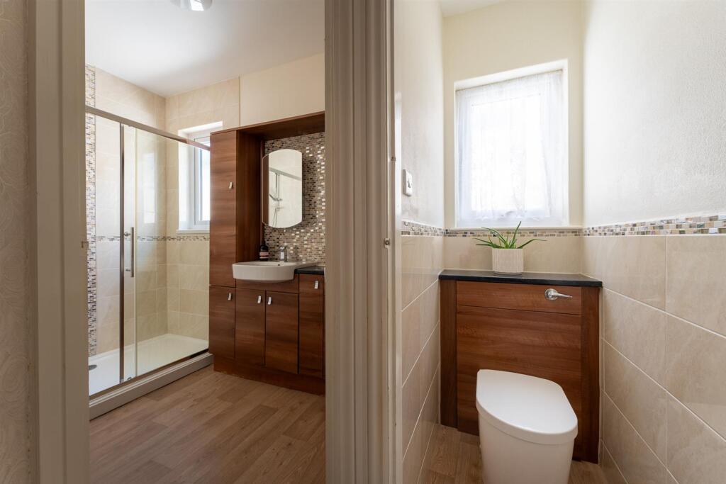 WC &amp; Shower Room