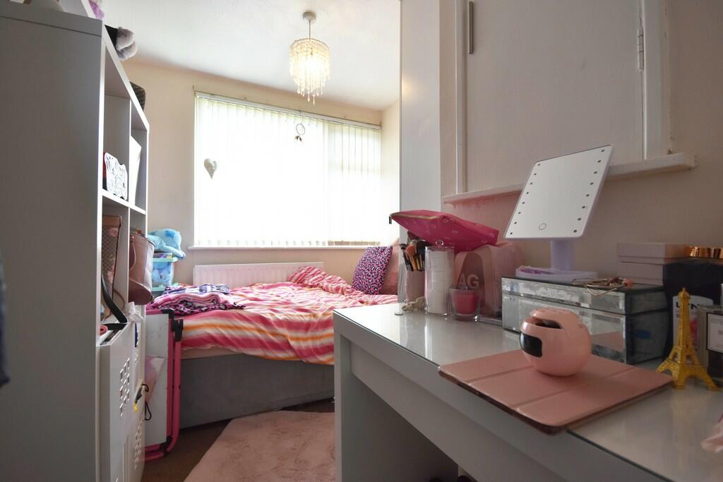 Bedroom 2-min