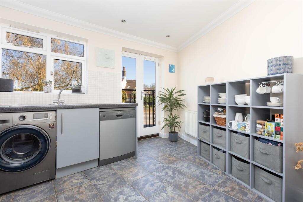 18 Morrello Gardens-8.jpg