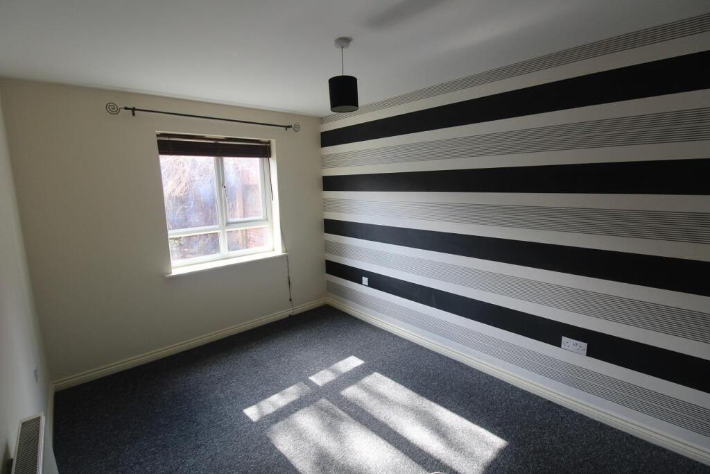 4 (Main Bedroom).JPG