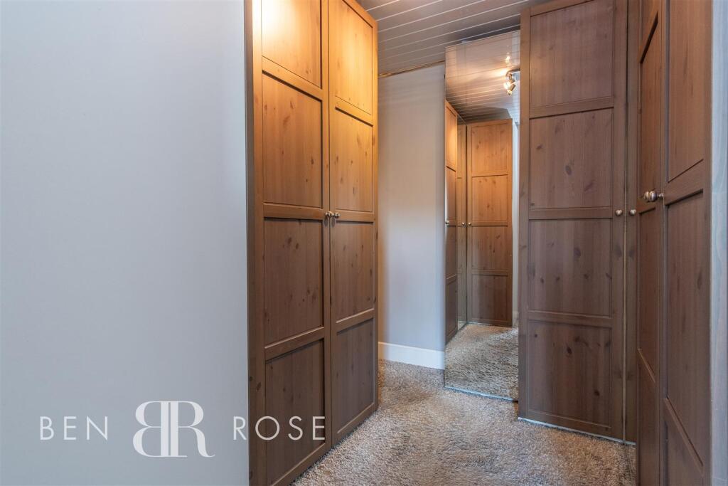 Master Walk in Wardrobe