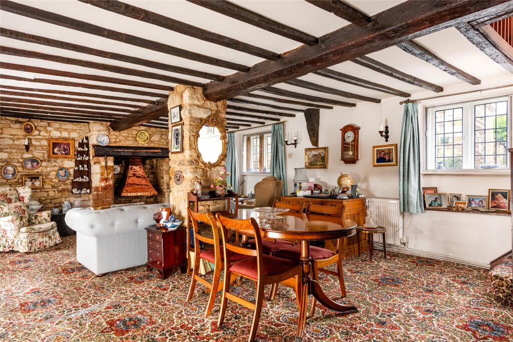 Sitting/Dining Room