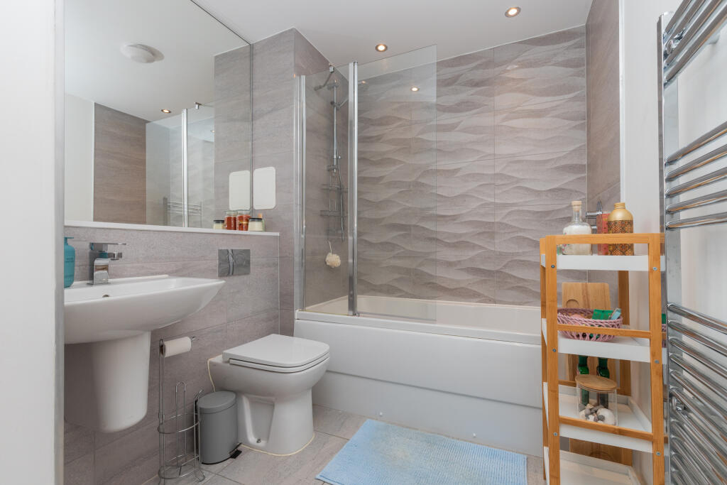 Flat 3-2, 2 Riverford Court Glasgow G43 1FB 2L-22