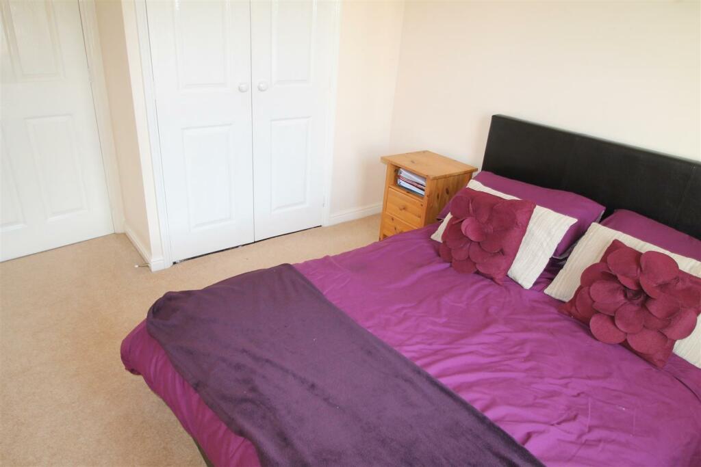 darwin bedroom 2 2.jpg