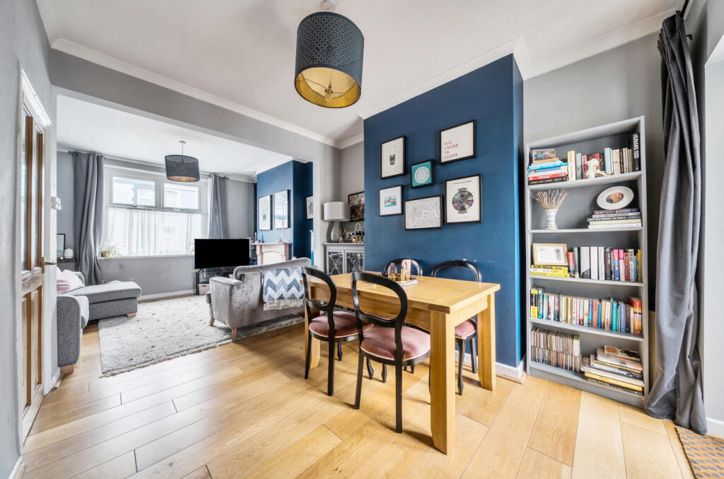 1369820-4-68efa8a...