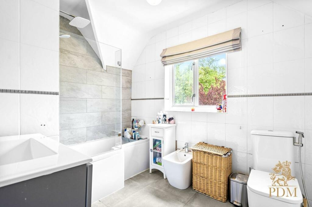 2 Parkside Wollaton NG8 2NN