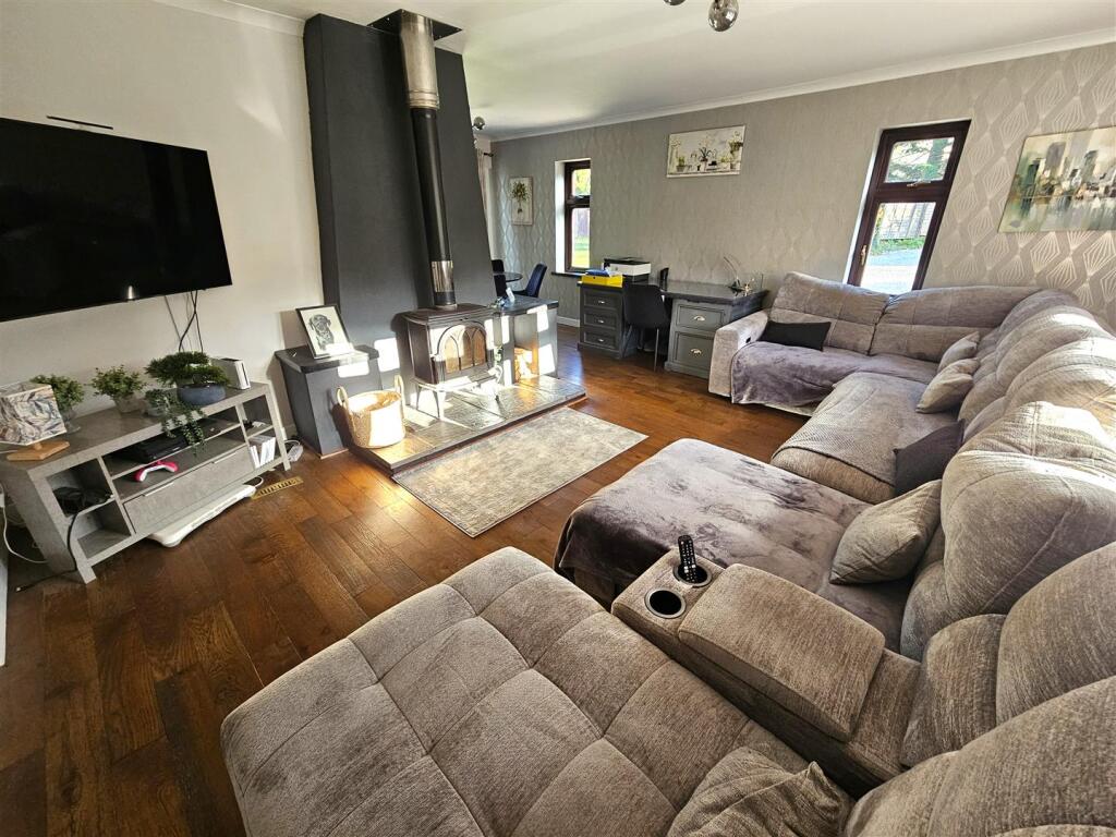 Sitting Dining Room.jpg