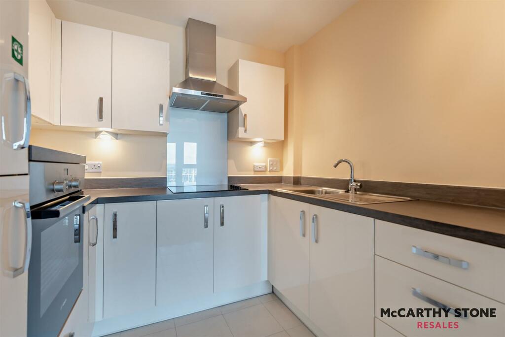 8604272-interior02-800.JPG