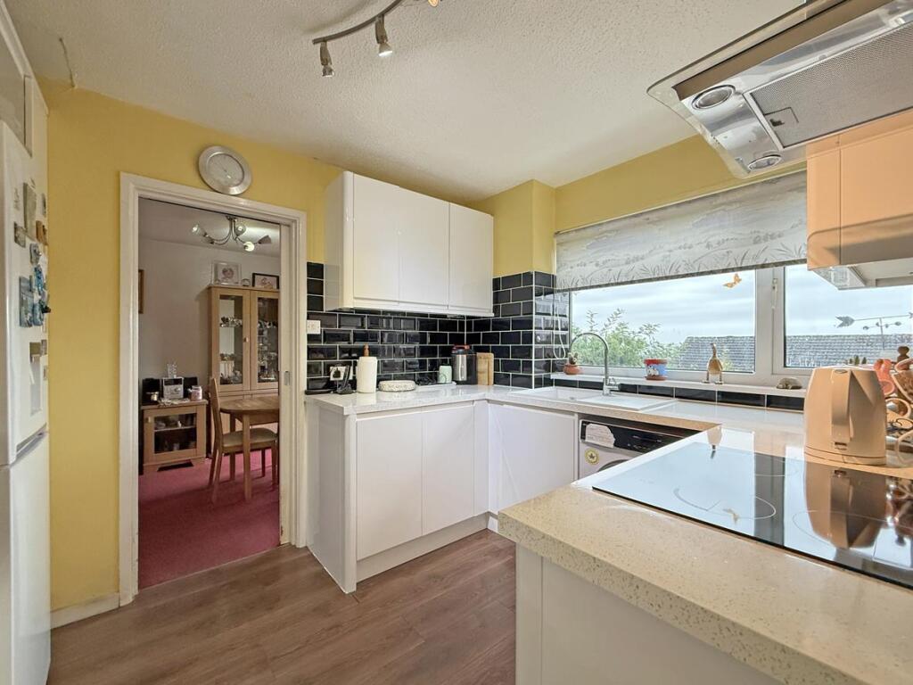 Pattinson Drive 48 - Kitchen.jpg