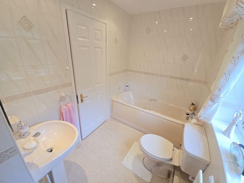 Family Bathroom Additional Image