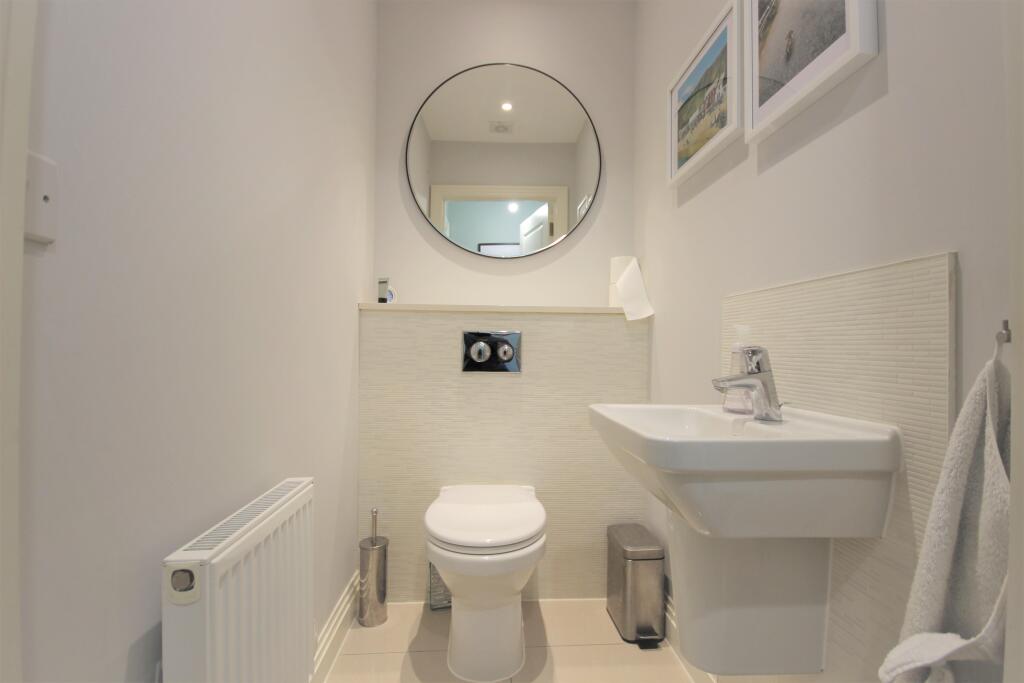 Cloakroom/wc