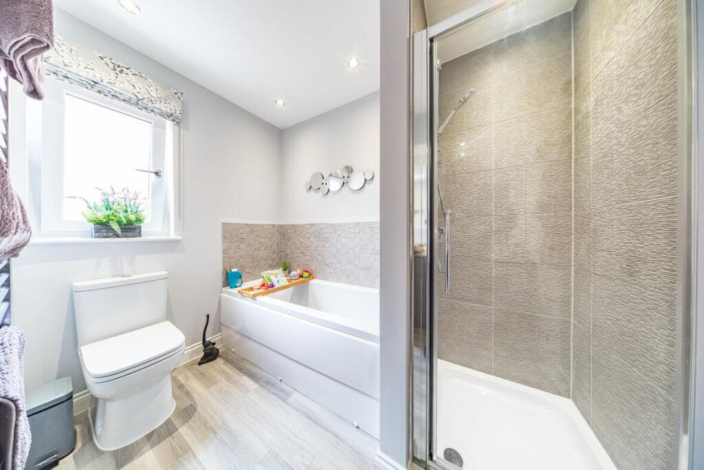 11 Atherton Drive bathroom.jpg