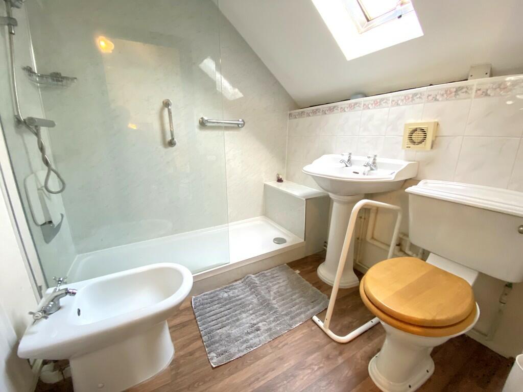 Ensuite shower ro...