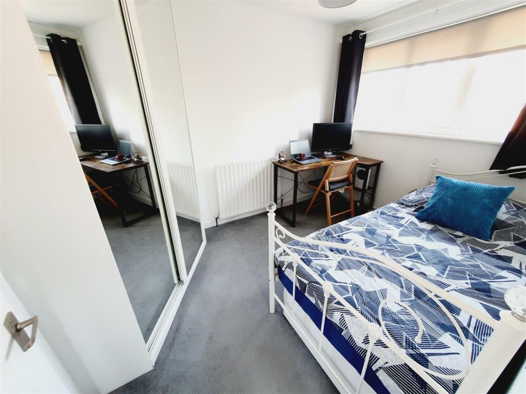 BEDROOM 2