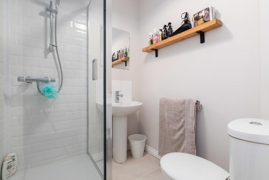 Ensuite shower ro...