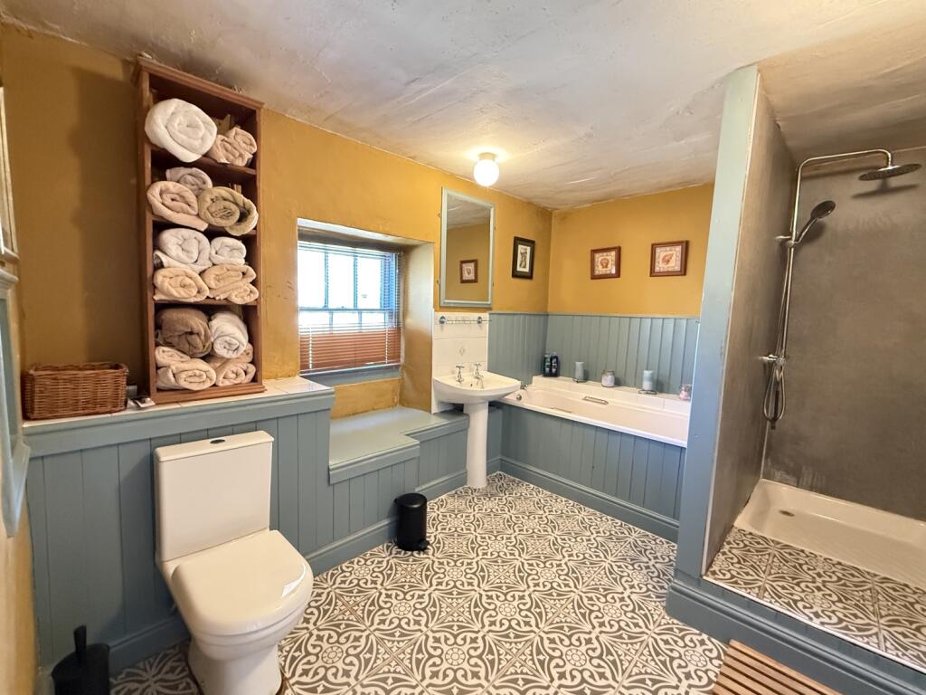Farmhouse Bathroom