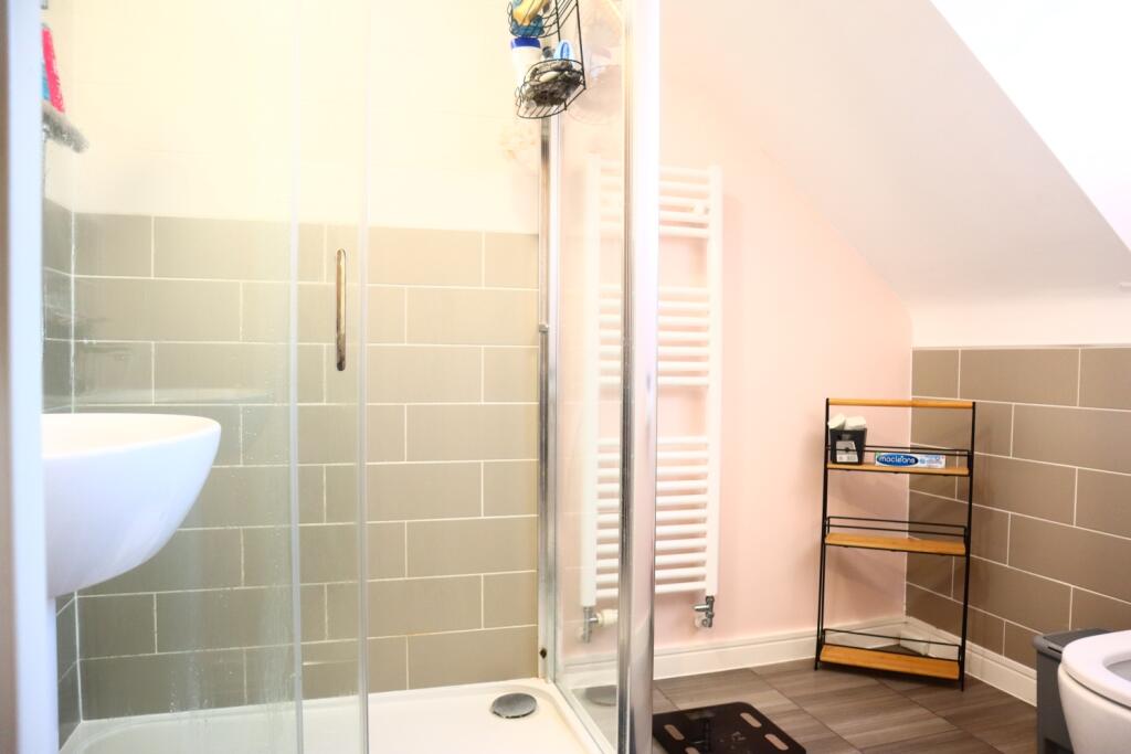 Cicerio Cr, Fairfields - Ensuite 