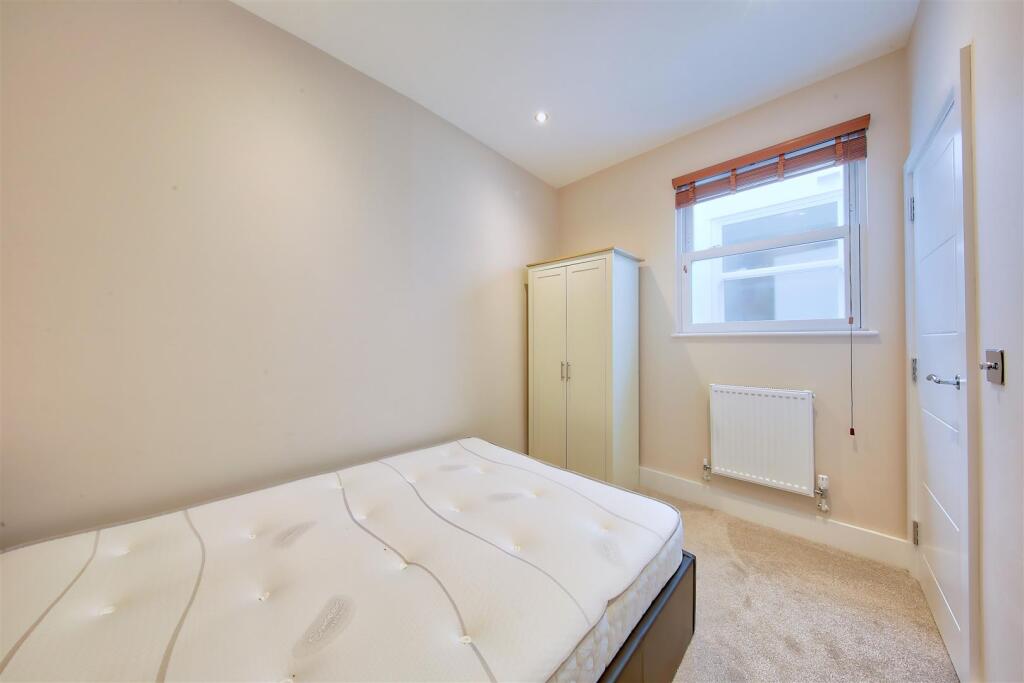 2_336_garratt_lane_bed2 alt.jpg