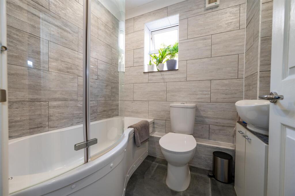 31 Cockleshell Gardens228.jpg