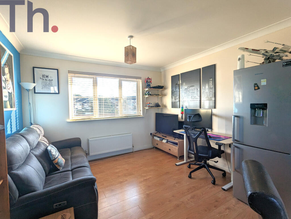 Living room pic 1