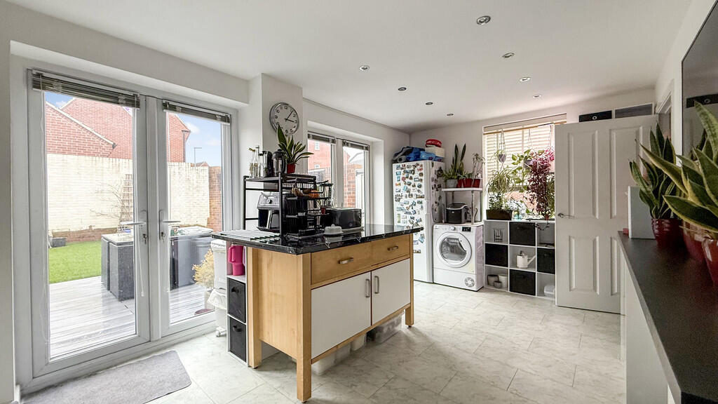 Kitchen/dining ro...