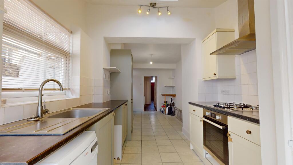 Kitchen (11).jpg