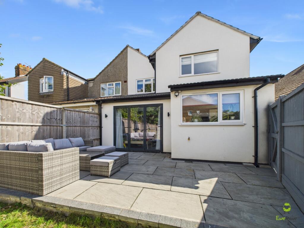  Presented by Nicoleta at EweMove Bexleyheath and 