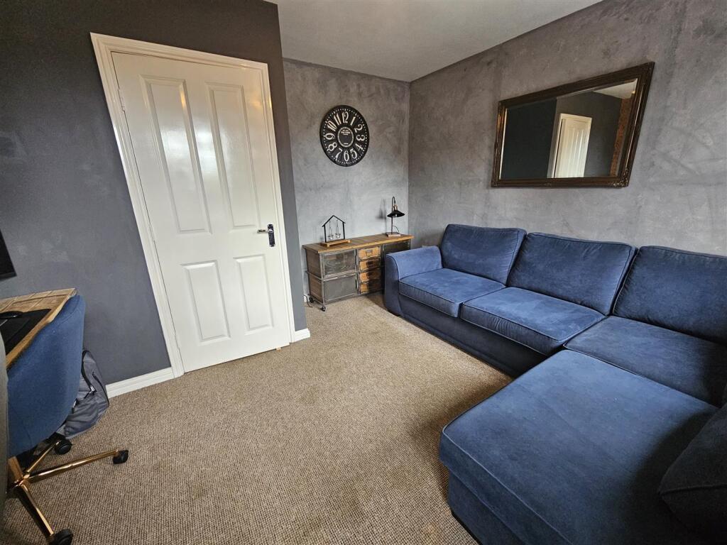 Lounge1.jpg