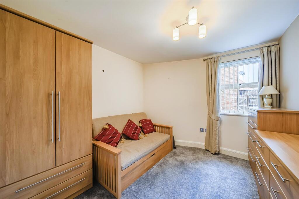 7 Rowe Close, Rugby (2).jpg