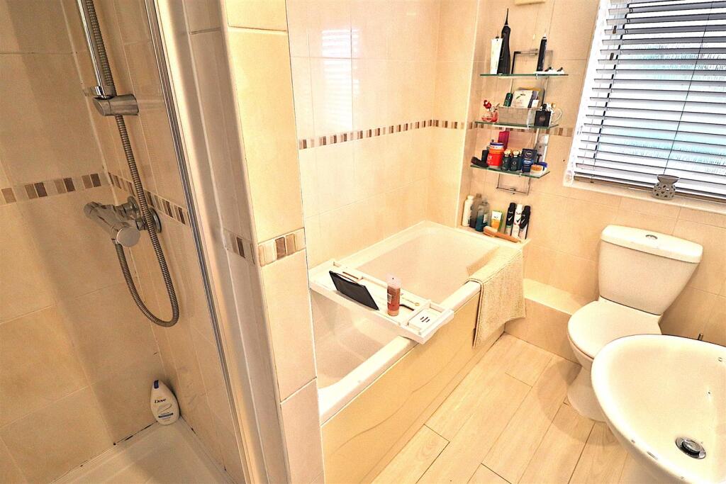 BATHROOM/W.C