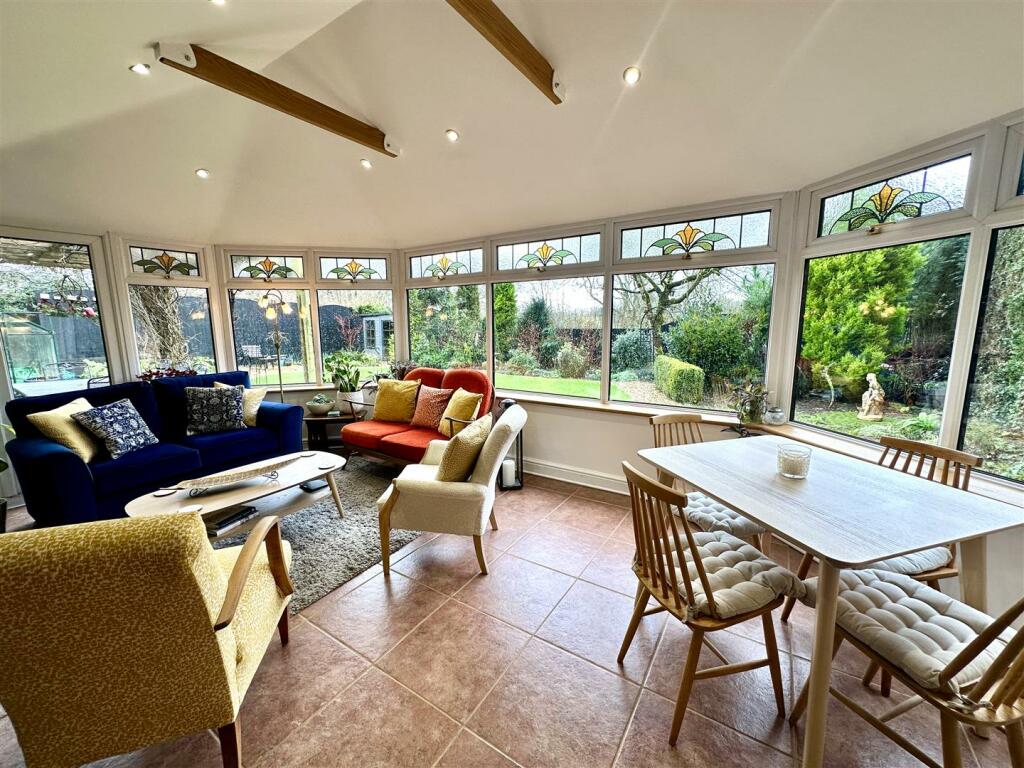 GARDEN ROOM